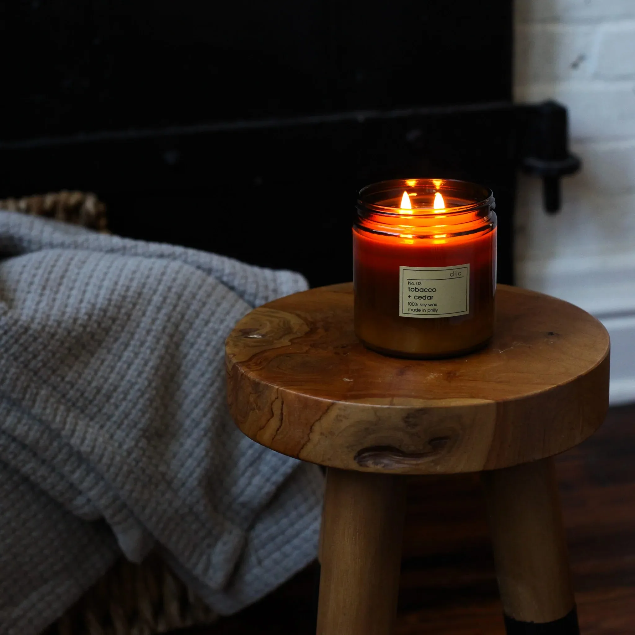 Dilo Tobacco   Cedar Candle