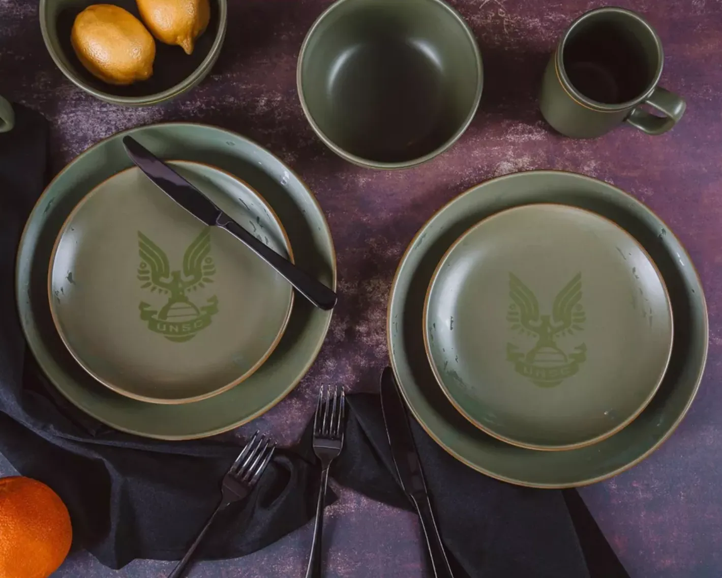 Halo Master Chief 117 Scorcher 8pc Stoneware Dinner Set